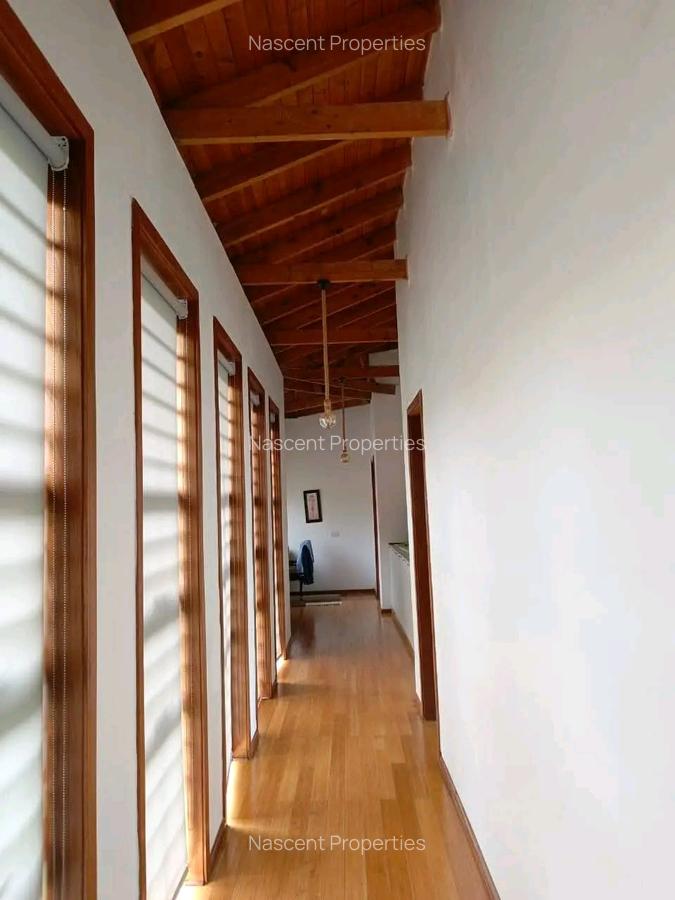 4 Bed House with En Suite in Rosslyn - 10