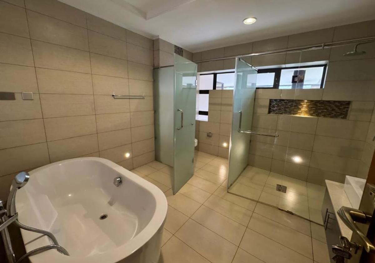 5 Bed Townhouse with En Suite in Lavington - 6