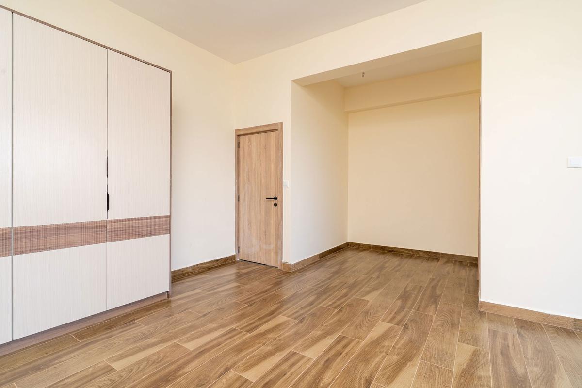 3 Bed Apartment with En Suite in Parklands - 11