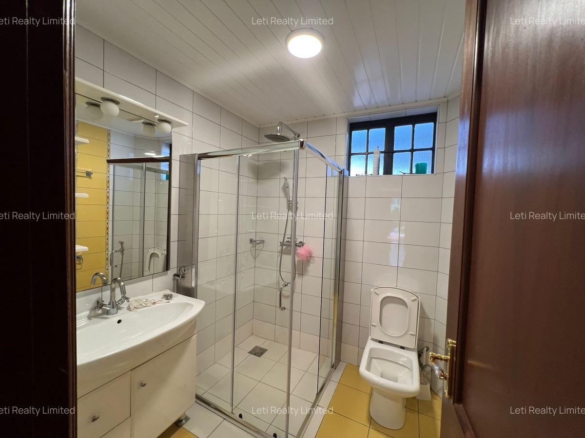 4 Bed Townhouse with En Suite in Westlands Area - 11