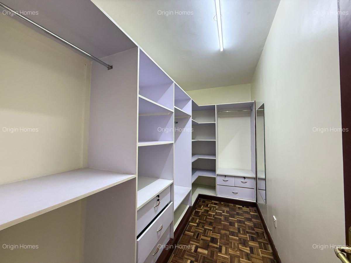 5 Bed Townhouse with En Suite at Lavington - 17