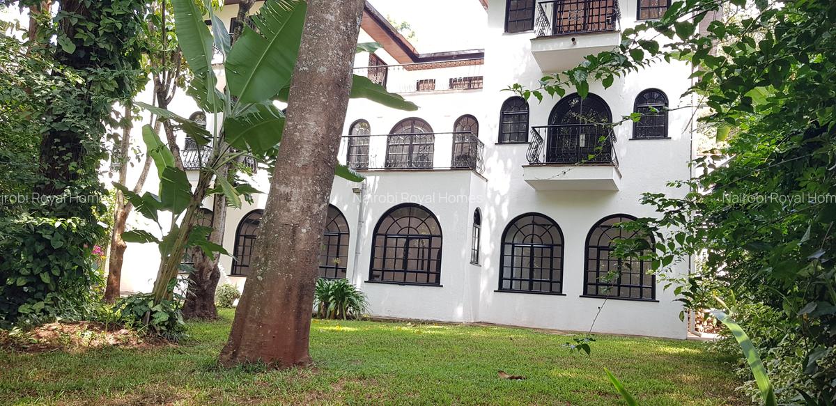 4 Bed Townhouse with En Suite at Riverside - 2