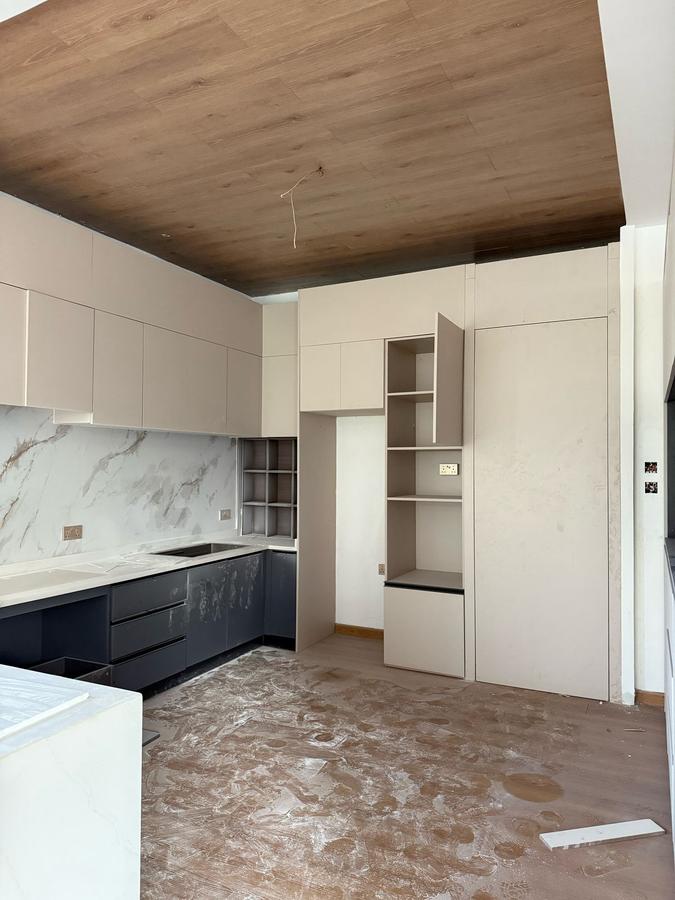 5 Bed Townhouse with En Suite in Lavington - 12