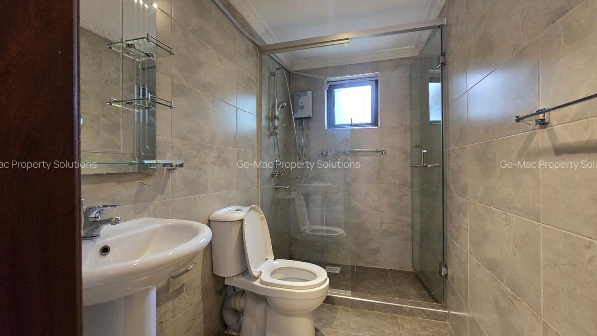 5 Bed House with En Suite in Lavington - 15