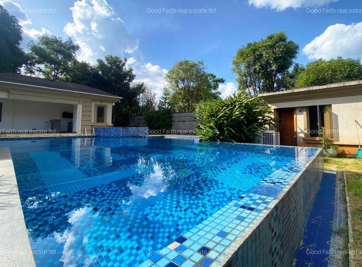 6 Bed House with En Suite in Runda - 3