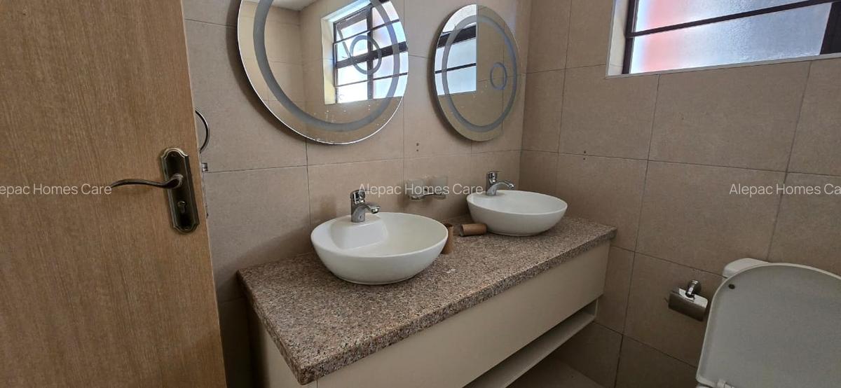 4 Bed Townhouse with En Suite in Membley - 10