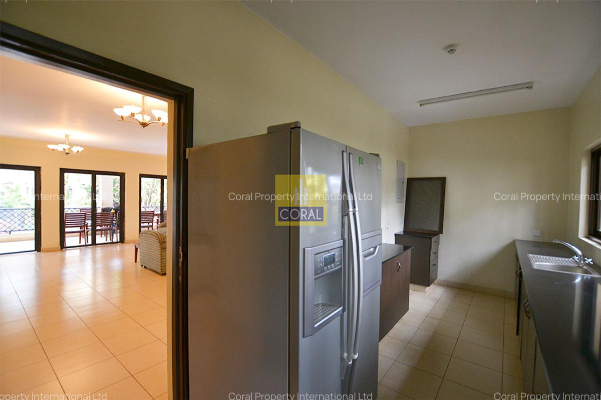 3 Bed Apartment in Riverside - 4