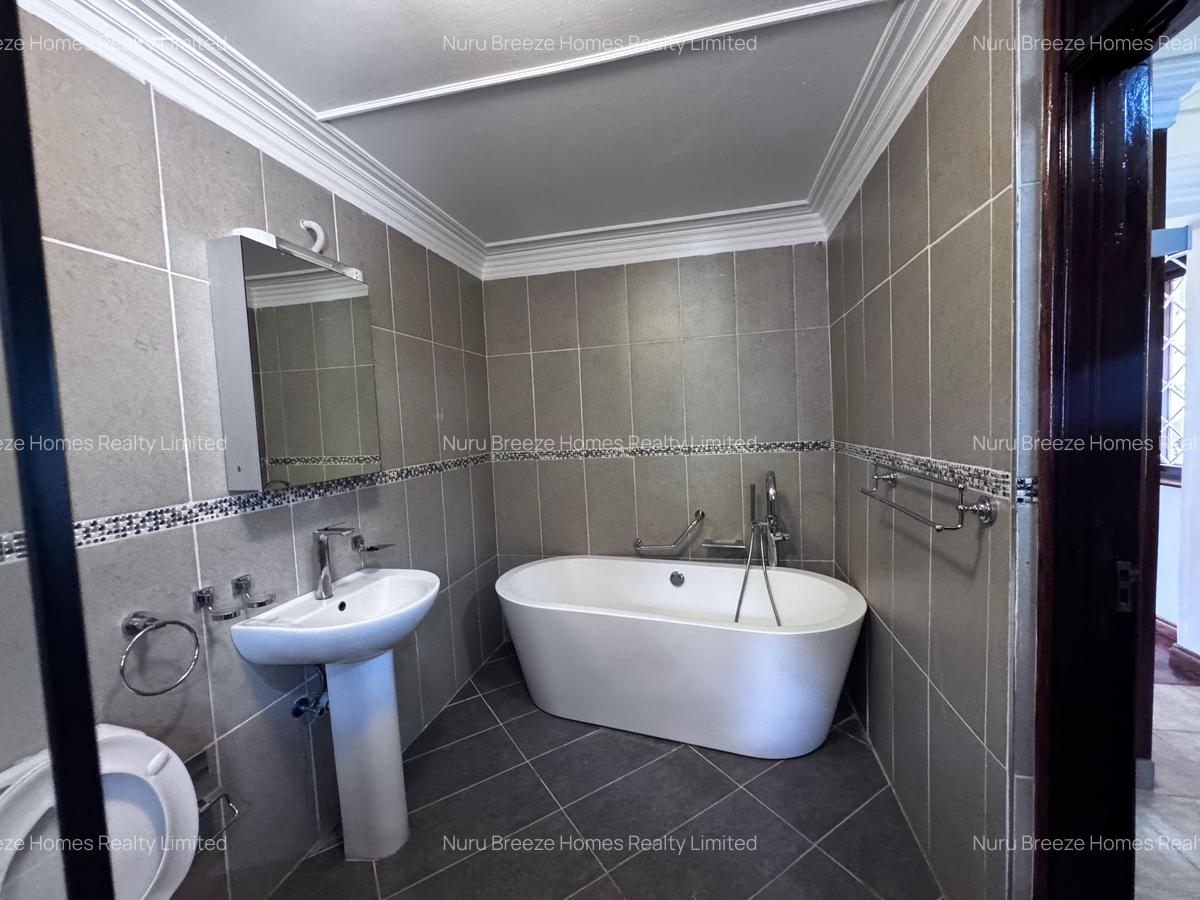 4 Bed House with En Suite in Runda - 11