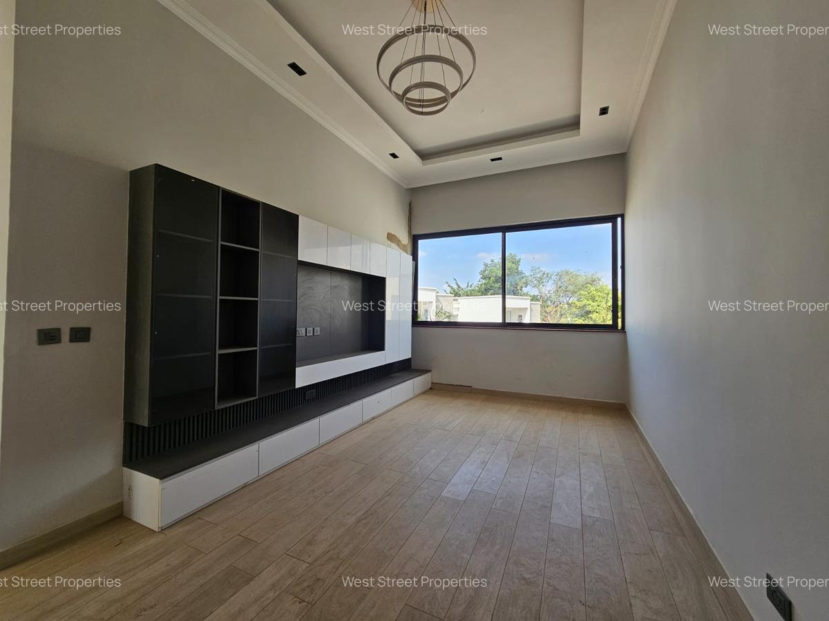 5 Bed Villa with En Suite at Lavington - 8