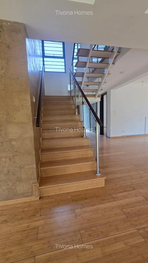 4 Bed House with En Suite in Garden Estate - 10