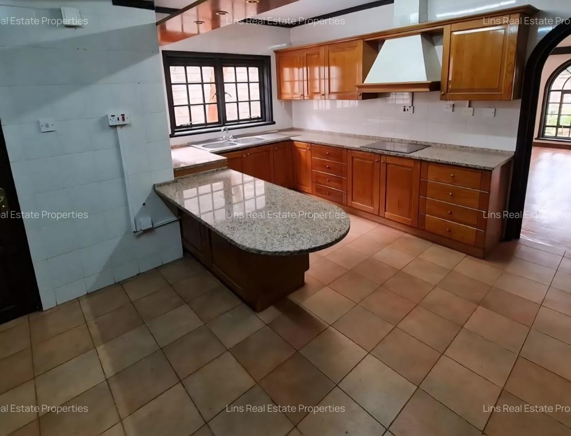 4 Bed Townhouse with En Suite in Riverside - 8