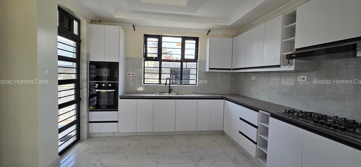 4 Bed House with En Suite at Eastern Bypass - 5