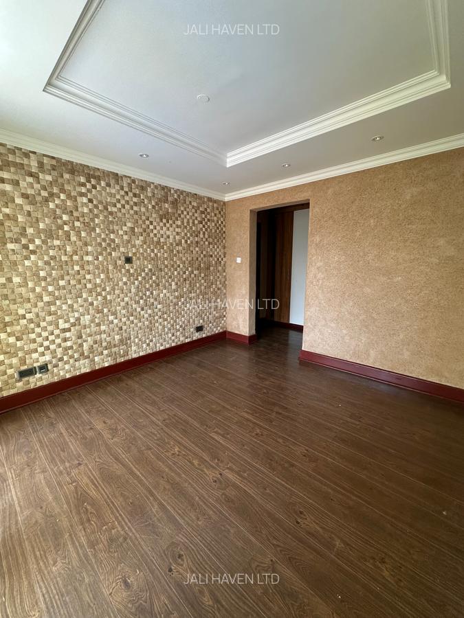 4 Bed Apartment with En Suite in Riverside - 16