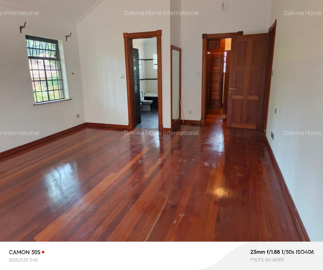5 Bed Townhouse with En Suite in Spring Valley - 10
