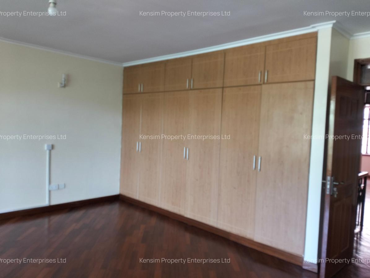 4 Bed Townhouse with En Suite in Lavington - 17