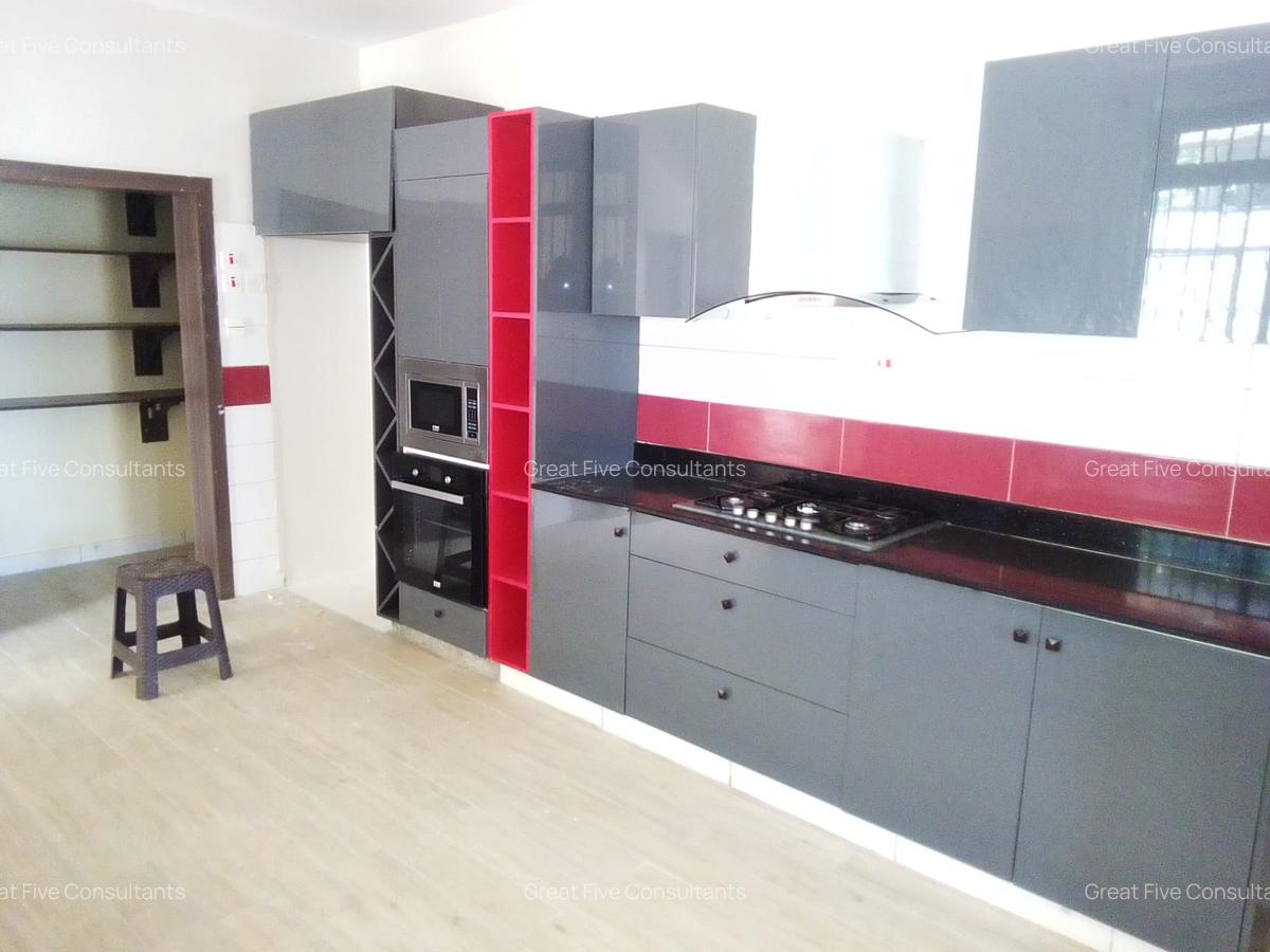 5 Bed Villa with En Suite in Runda - 6