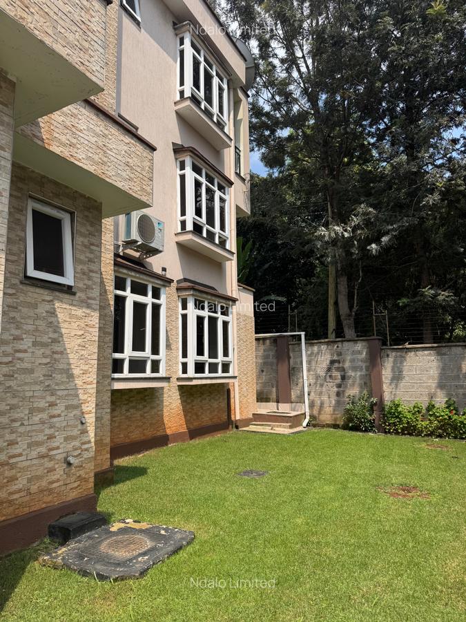 5 Bed Townhouse with En Suite at Lavington - 3