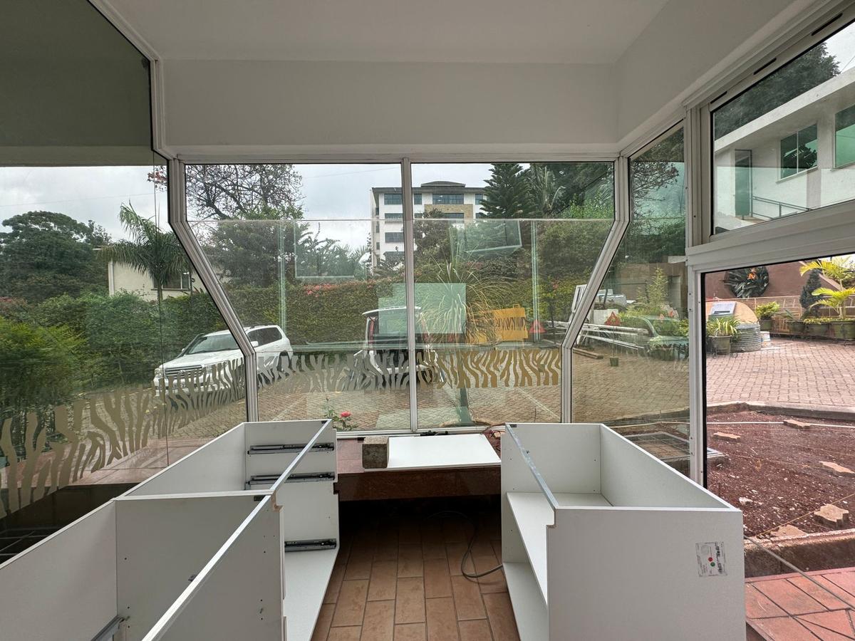 325 m² Commercial Property with Backup Generator in Lavington - 16