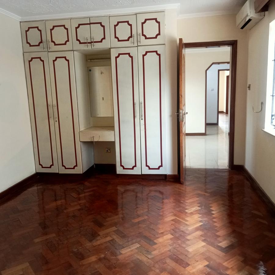 4 Bed Townhouse with En Suite at Parklands - 17