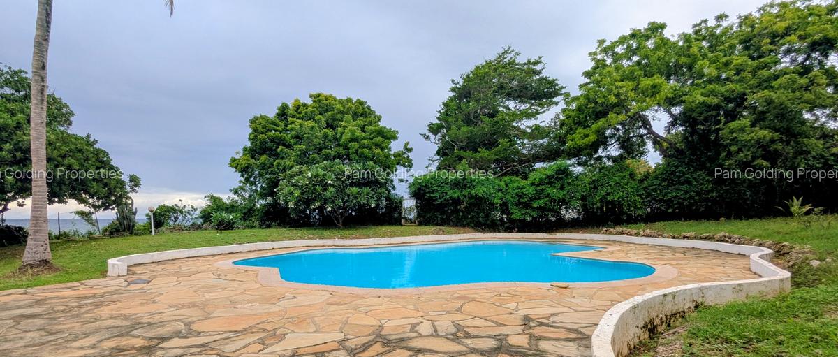 3 Bed House with En Suite at Greenwood - 2