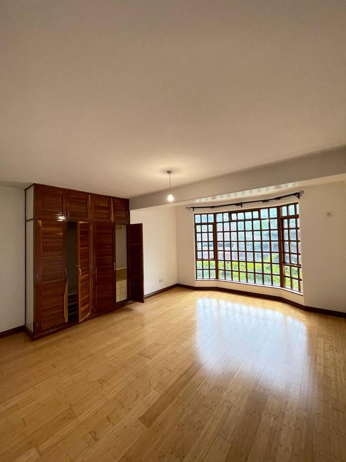 3 Bed Apartment with En Suite in Lavington - 11