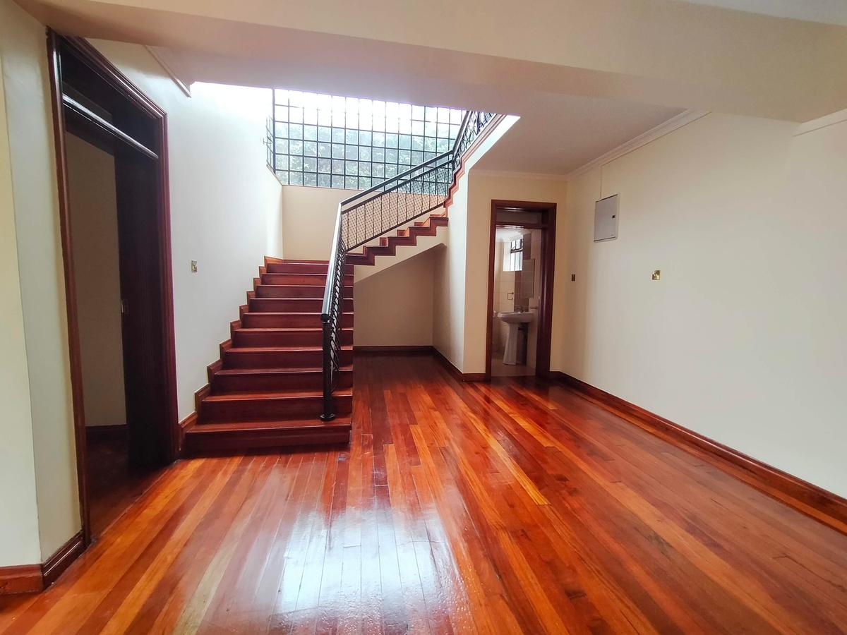 4 Bed House with En Suite in Runda - 15