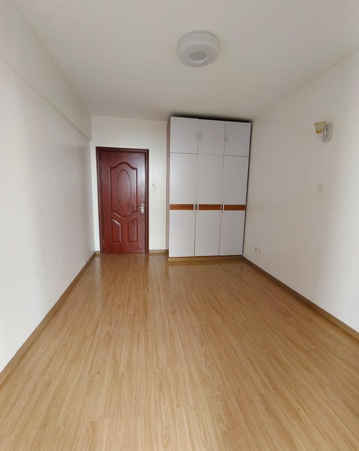Serviced 3 Bed Apartment with Swimming Pool in Kilimani - 4