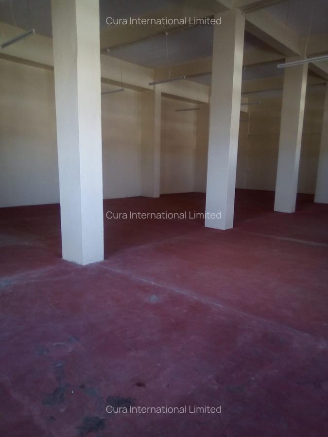 2,700 ft² Office in Industrial Area - 15