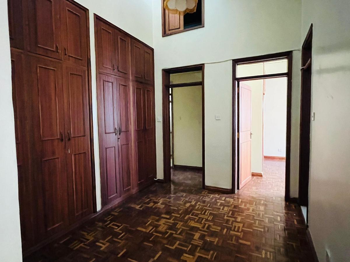 5 Bed Townhouse with En Suite at Westlands - 16