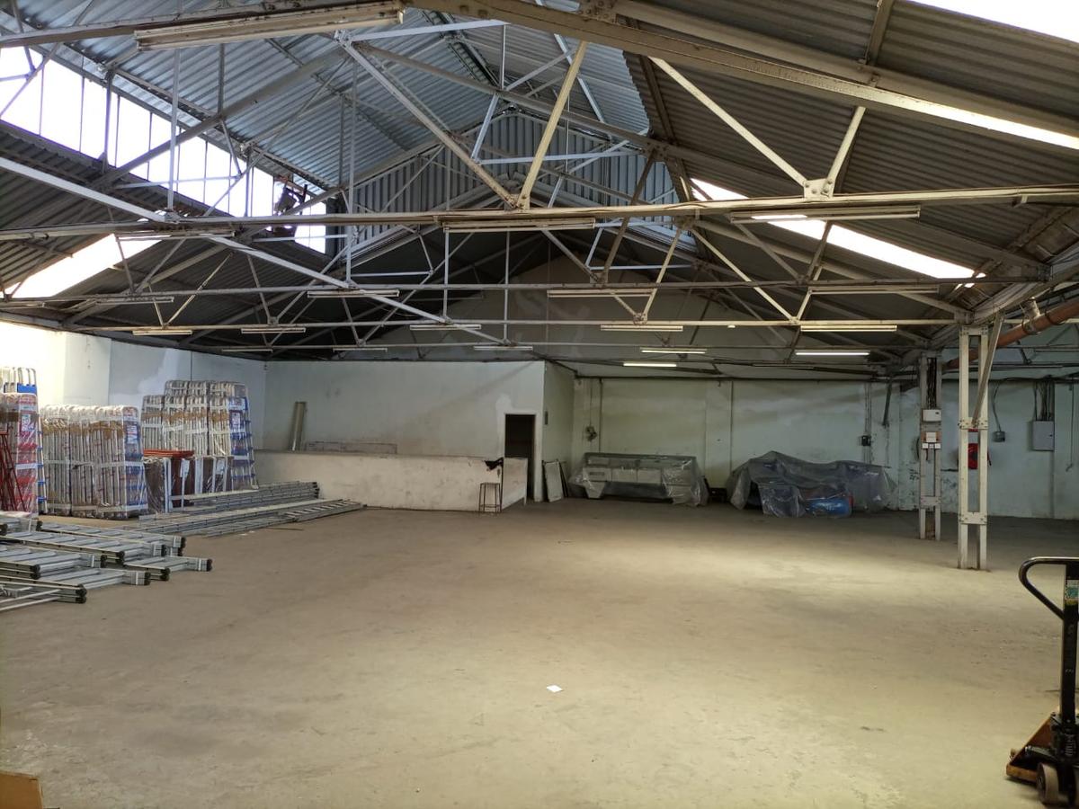 Commercial Property with Fibre Internet in Industrial Area - 8