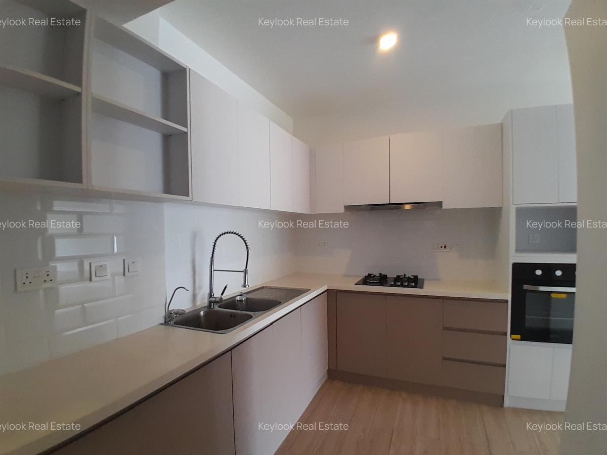 3 Bed Apartment with En Suite at Lavington - 7