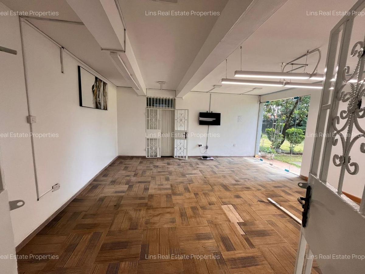 4 Bed House with En Suite in Nyari - 16