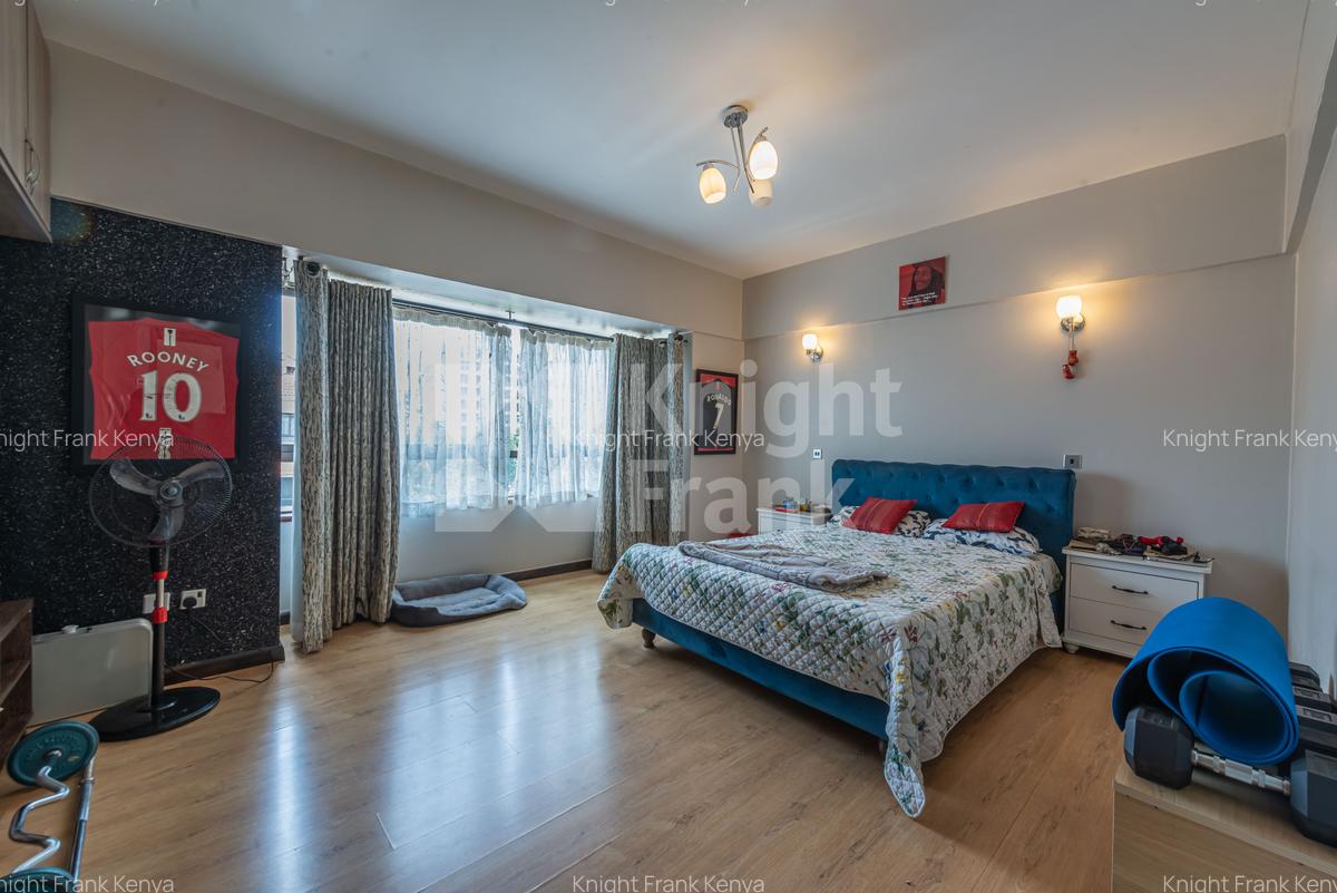 4 Bed Apartment with En Suite at Wood Avenue - 10