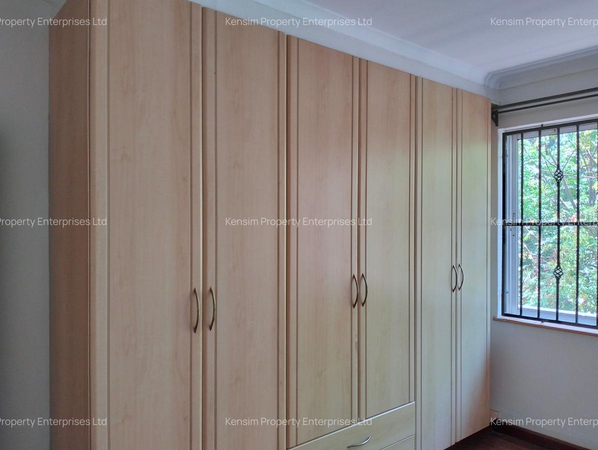 5 Bed Townhouse with En Suite in Brookside - 17