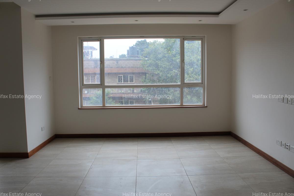 3 Bed Apartment with En Suite in Parklands - 4