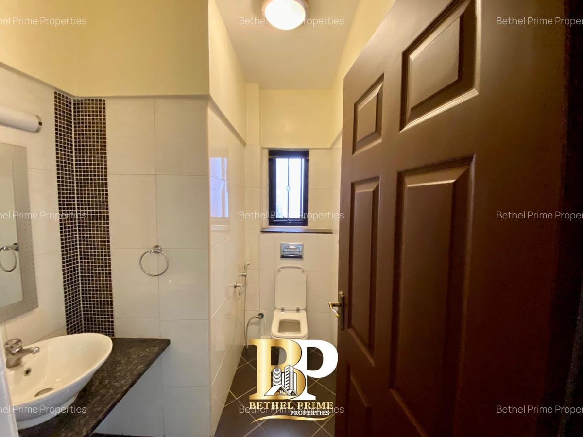 4 Bed Apartment with En Suite in Brookside - 14