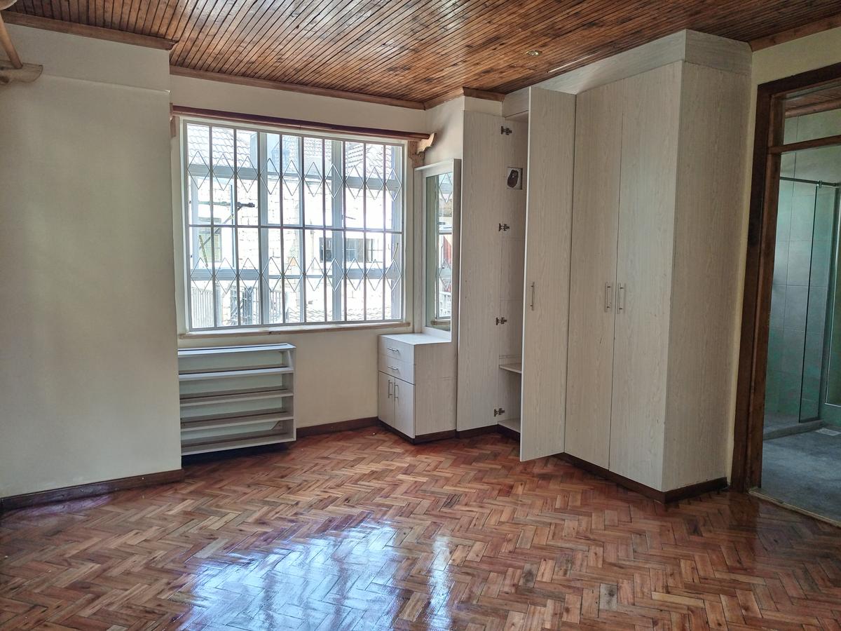 4 Bed Townhouse with En Suite at Bendera - 7
