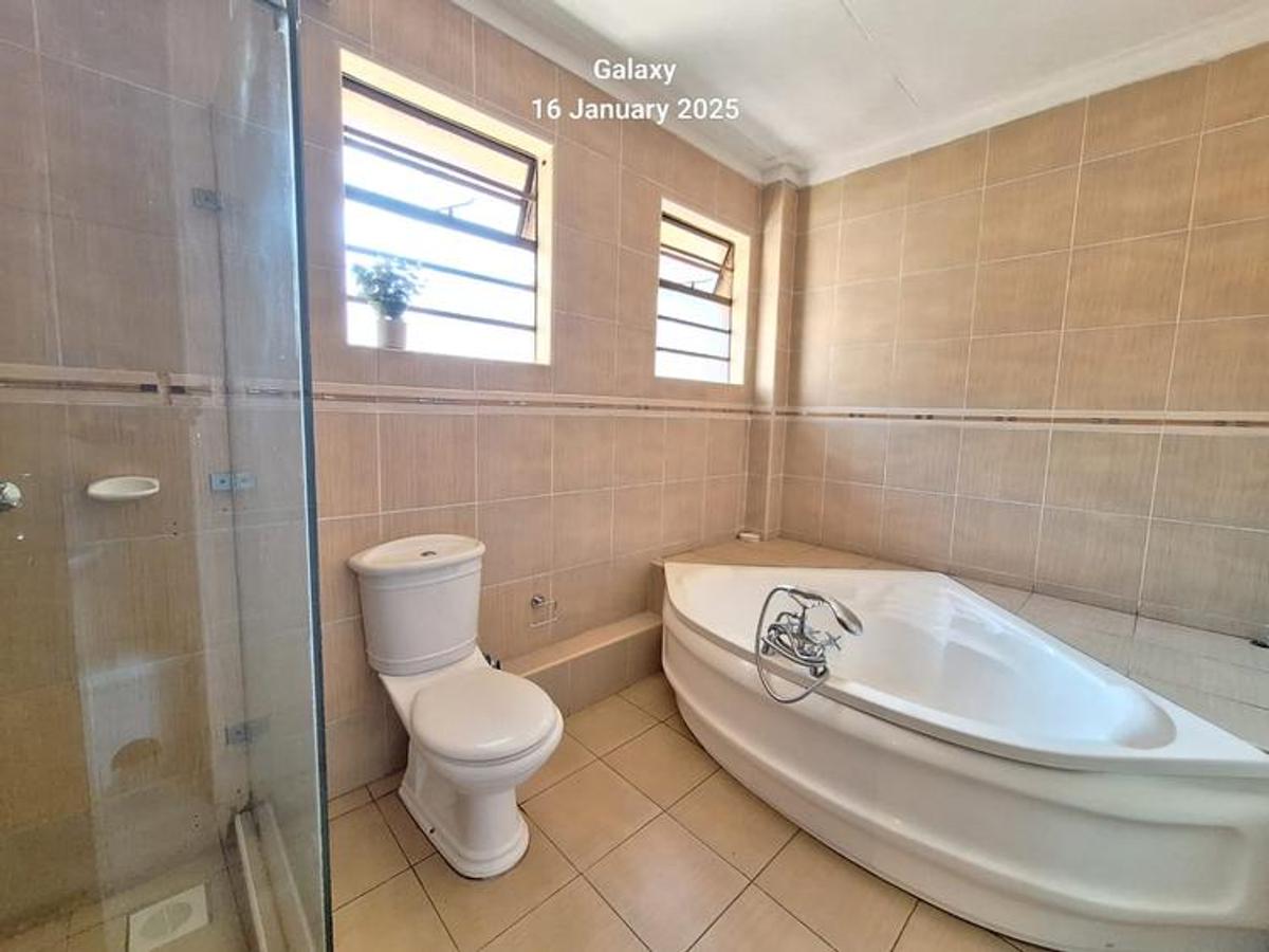 5 Bed Townhouse with En Suite in Lavington - 10