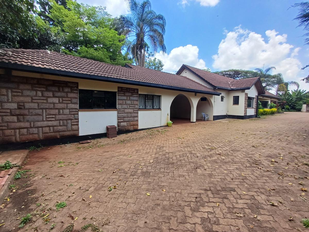 5 Bed House with En Suite in Runda - 18