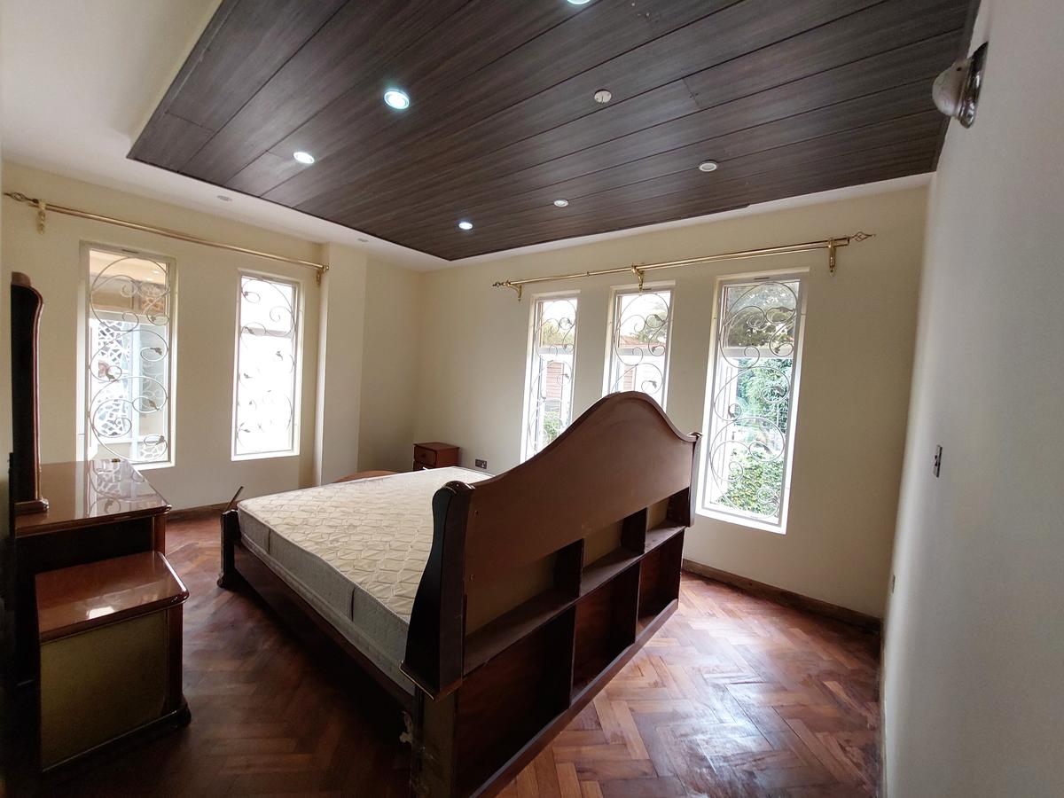 5 Bed Townhouse with En Suite at Lavington - 13