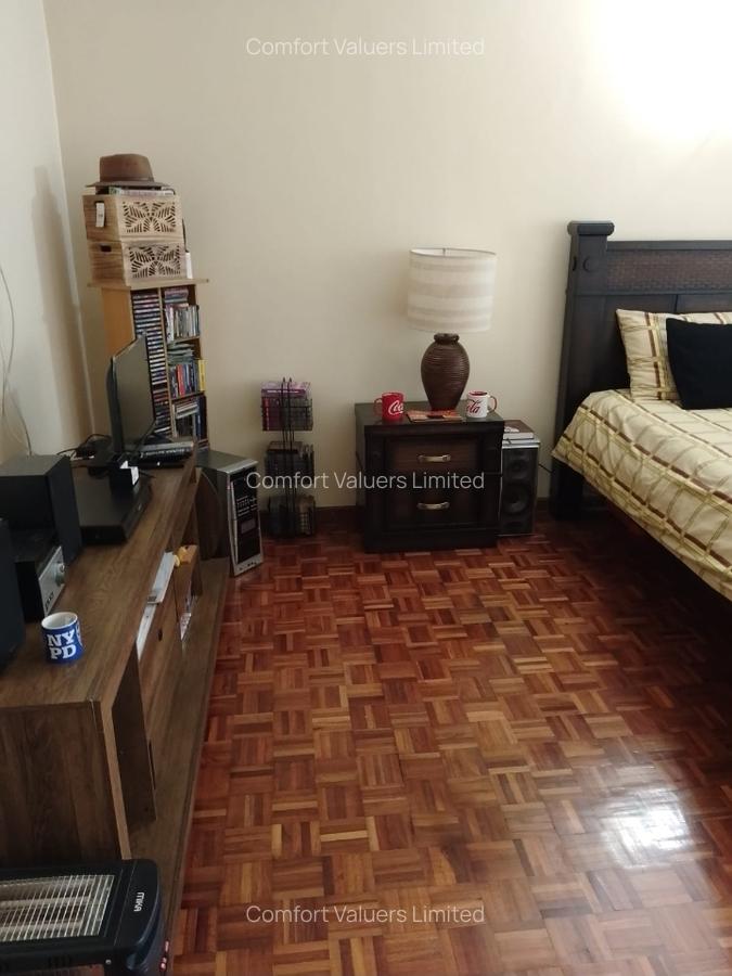 5 Bed House with En Suite at Lavington Green - 4