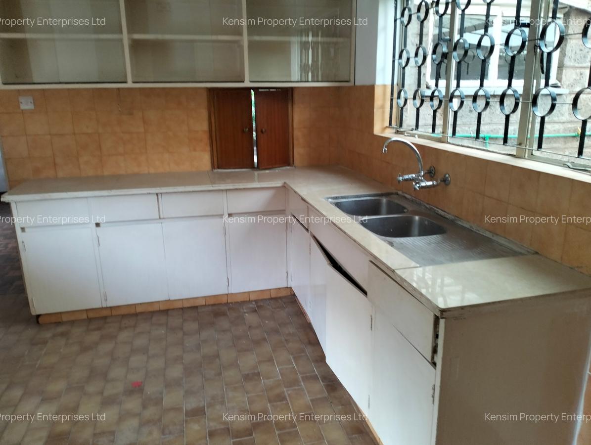 4 Bed Townhouse with En Suite in Lavington - 12