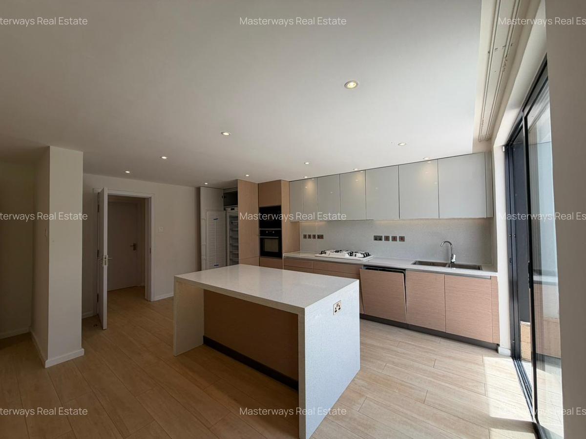 6 Bed Villa with En Suite in Kyuna - 2