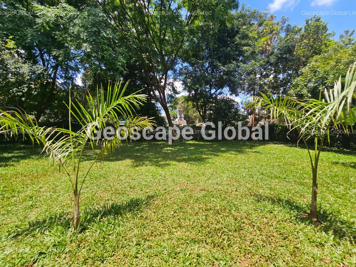 5 Bed House with En Suite in Runda - 12