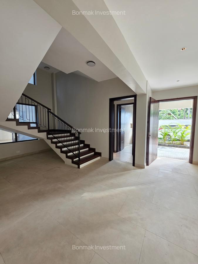 5 Bed Townhouse with En Suite at Lavington Green. - 7