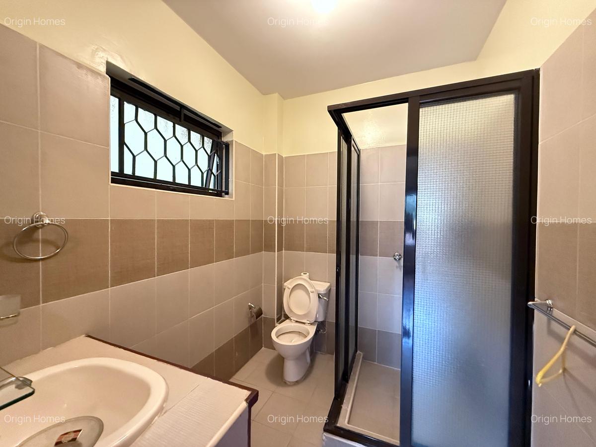 5 Bed Townhouse with En Suite at Lavington - 9