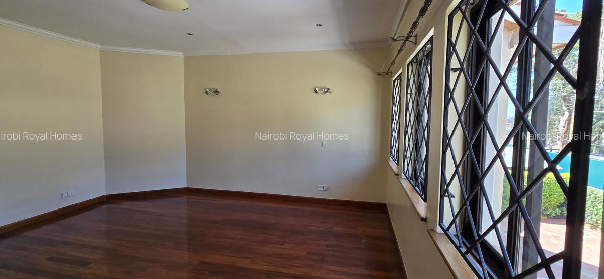 5 Bed Townhouse with En Suite at Lavington Green - 9