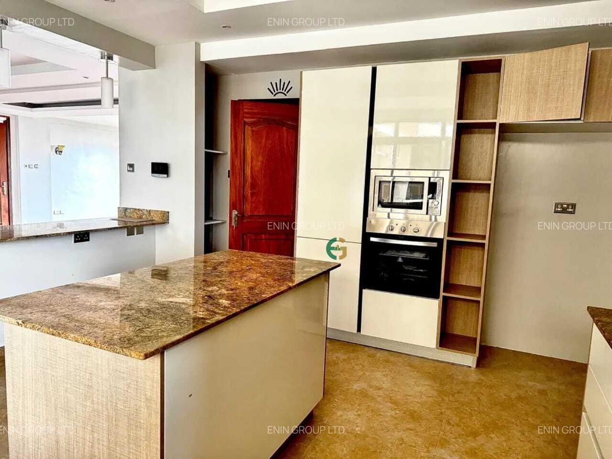 3 Bed Apartment with En Suite at Riverside Drive - 11