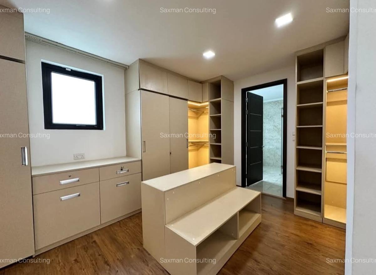 4 Bed House with En Suite in Spring Valley - 9