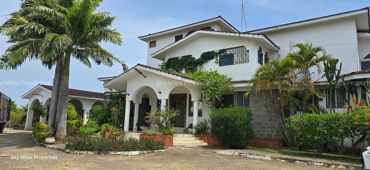 7 Bed Villa with En Suite at Serena Area - 2